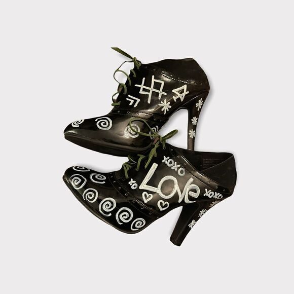 Size 7.5 Fioni Black Custom Graffiti Oxford Bootie - Picture 1 of 7